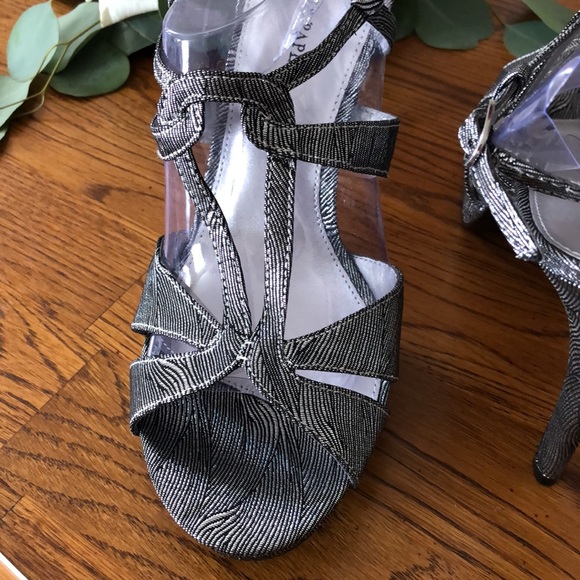 Adrianna Papell Boutique Shoes - Picture 5 of 6